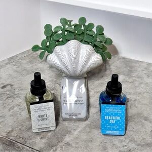 Bath & Body Works Shell & Eucalyptus Wallflower Plug In & 2 Refills NWT
